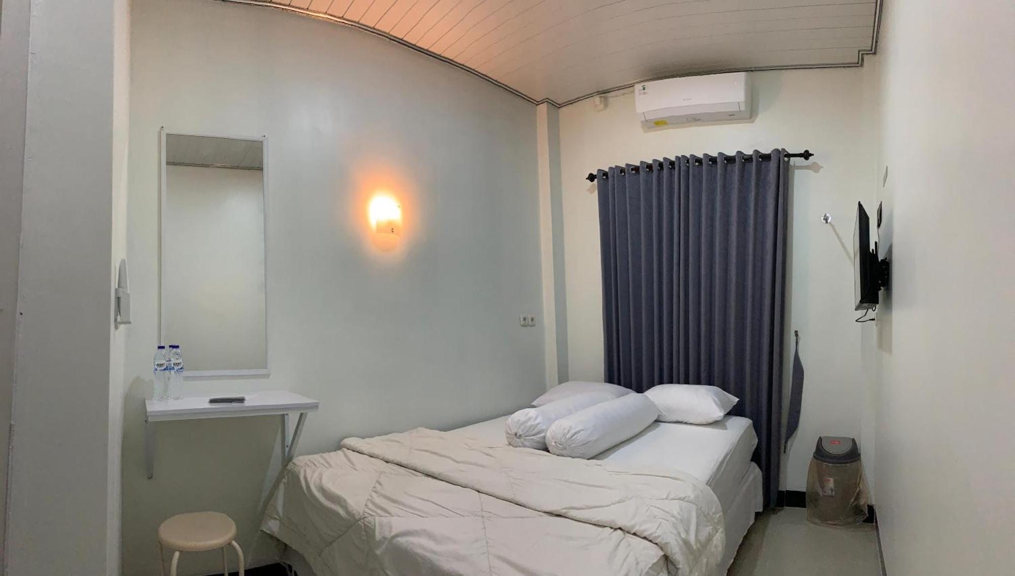 Kusuma Raya Guest House Srondolwetan Exterior photo